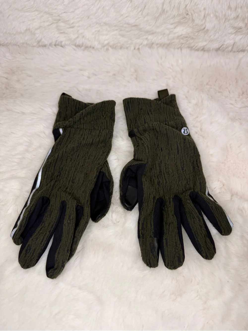 NWOT Lululemon's Running Gloves Women's M/L Green Black Reflective Tech Friendly